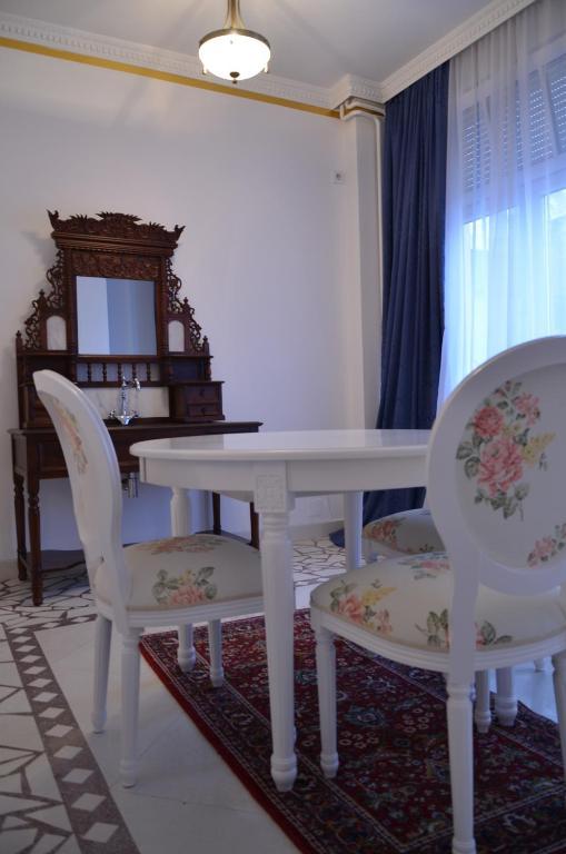 Garni Hotel Helvetia Beograd Rom bilde
